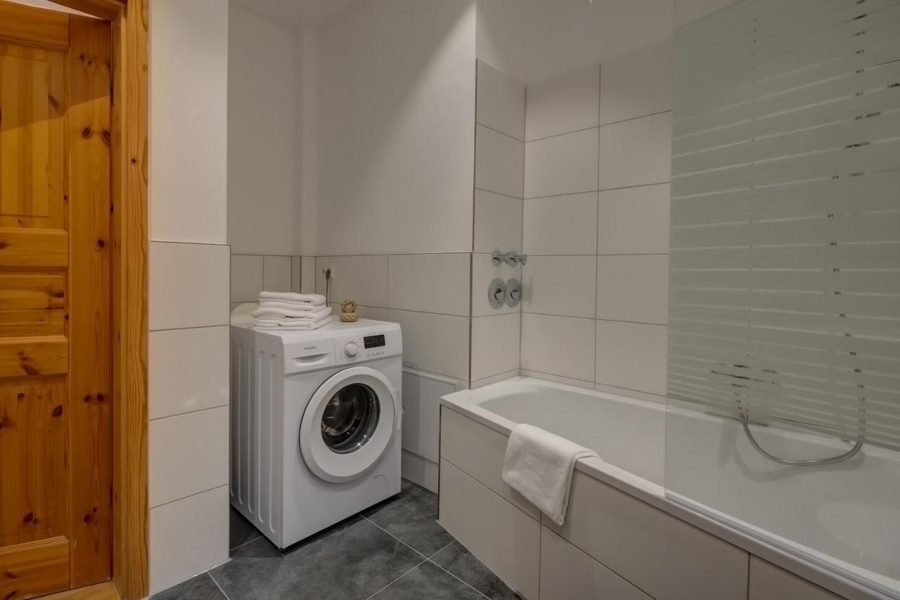 Kaza Guesthouse, Centrally Located 2 & 3 Bedroom Apartments In Augsburgo Exterior foto