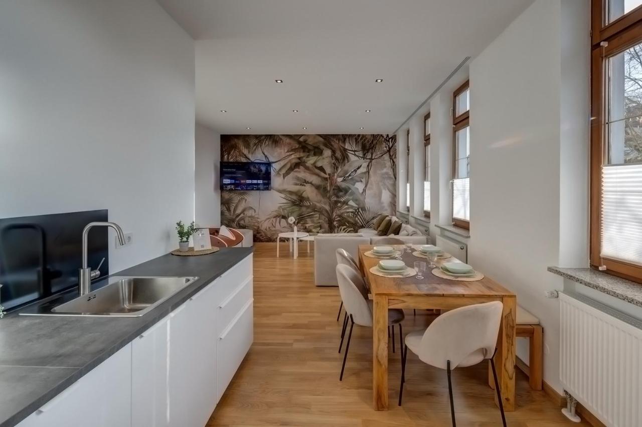 Kaza Guesthouse, Centrally Located 2 & 3 Bedroom Apartments In Augsburgo Exterior foto