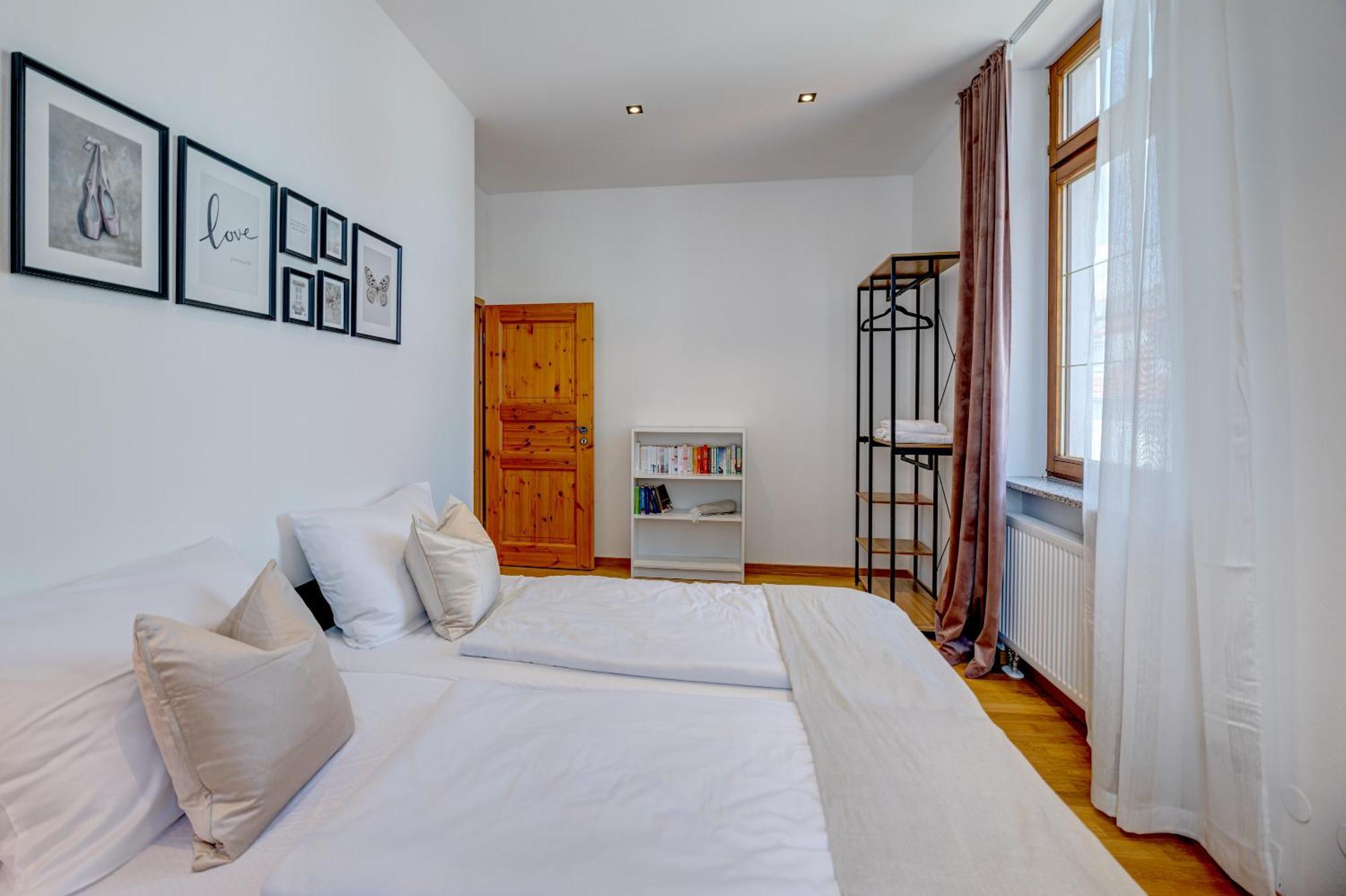 Kaza Guesthouse, Centrally Located 2 & 3 Bedroom Apartments In Augsburgo Exterior foto